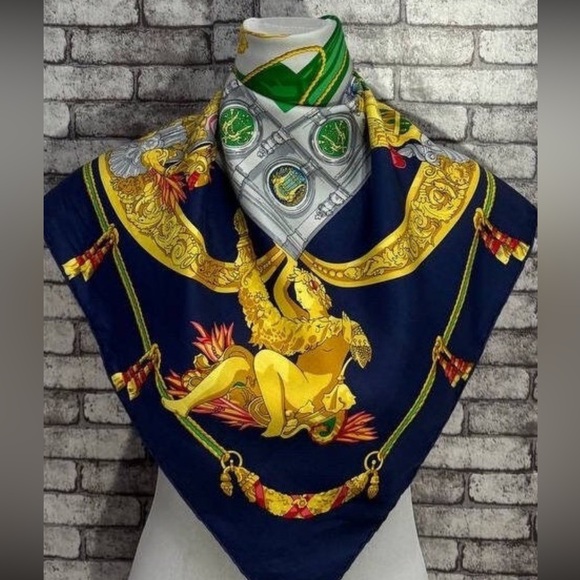 Hermes Accessories - Hermes vantage silk scarf